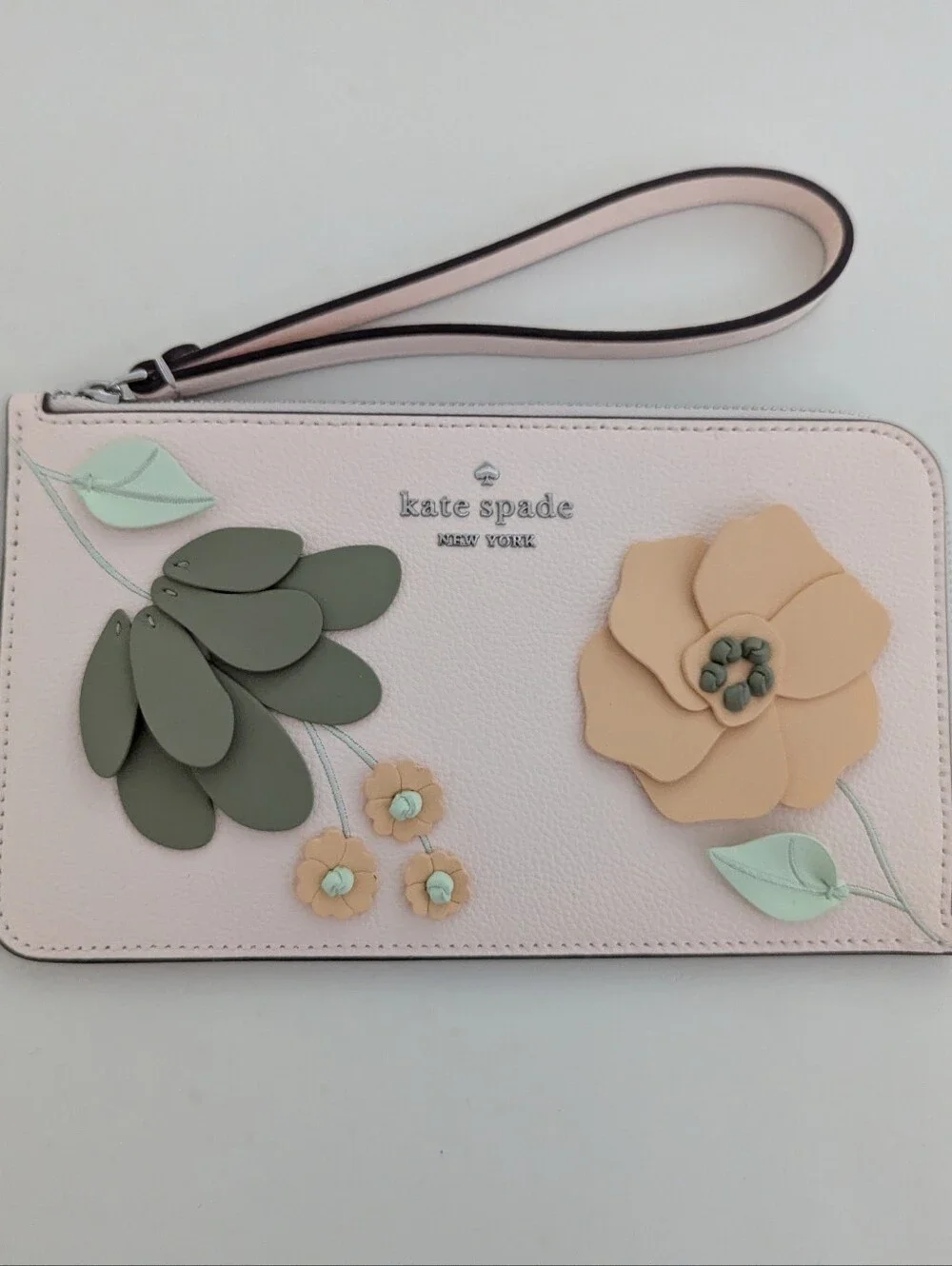NWOT! Kate Spade New York Lucy Floral Wristlet Wallet In Fresh Peach Multi